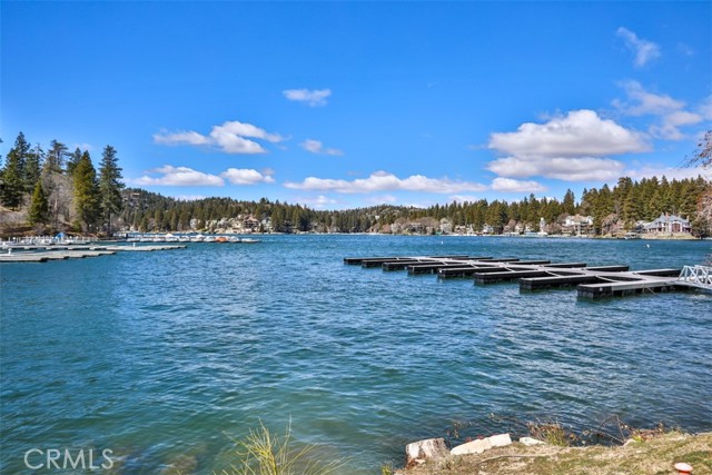 Detail Gallery Image 10 of 16 For 524 Pioneer Rd, Lake Arrowhead,  CA 92352 - 4 Beds | 2 Baths