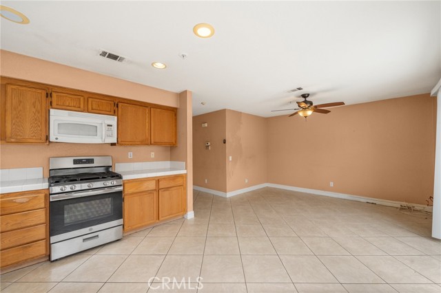 Detail Gallery Image 5 of 23 For 935 E Broadway, Anaheim,  CA 92805 - 3 Beds | 2/1 Baths