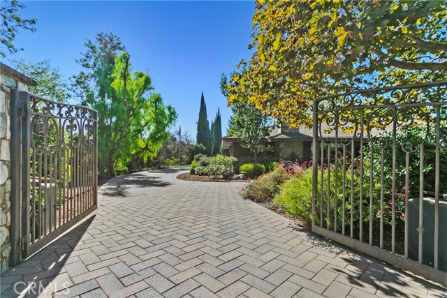 Detail Gallery Image 2 of 71 For 3305 Rancho Rio Bonita Rd, Covina,  CA 91724 - 3 Beds | 2/1 Baths