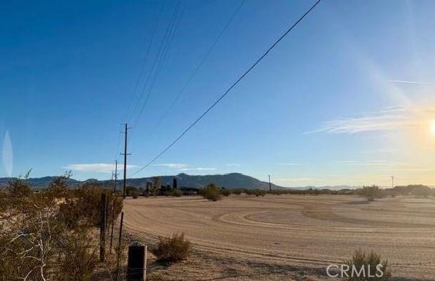 Detail Gallery Image 2 of 3 For 23585 Bear Valley, Apple Valley,  CA 92308 - 2 Beds | 1 Baths