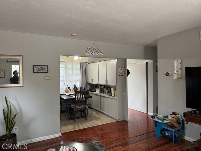 Detail Gallery Image 5 of 12 For 3024 Wendell Way, Riverside,  CA 92507 - 3 Beds | 2 Baths