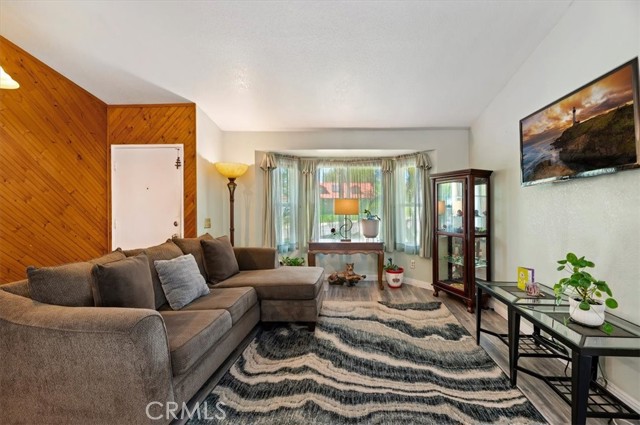 Detail Gallery Image 4 of 21 For 24321 24321 Rimview Rd Rimview Rd, Moreno Valley,  CA 92557 - 4 Beds | 2 Baths