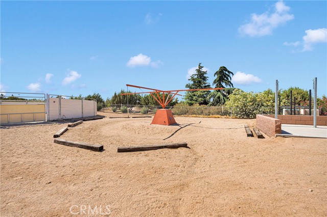 12958 Ranchero Road, Oak Hills CA: https://media.crmls.org/medias/fa4f736d-be35-476e-bab7-5b0389077dad.jpg