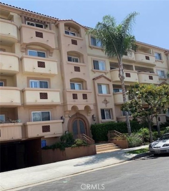 Detail Gallery Image 2 of 62 For 1246 Armacost #101,  Los Angeles,  CA 90025 - 3 Beds | 2/1 Baths