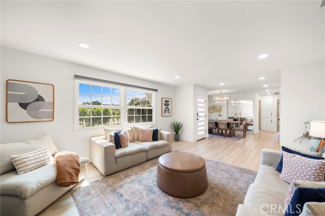 Detail Gallery Image 6 of 49 For 4951 Maui Cir, Huntington Beach,  CA 92649 - 4 Beds | 2 Baths