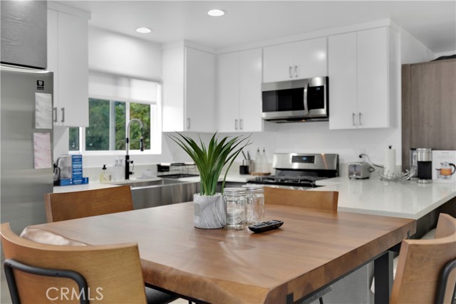 5226 W 20th Street, Los Angeles CA: https://media.crmls.org/medias/fa4fef16-6eb1-45a6-932f-4ae3044365cb.jpg