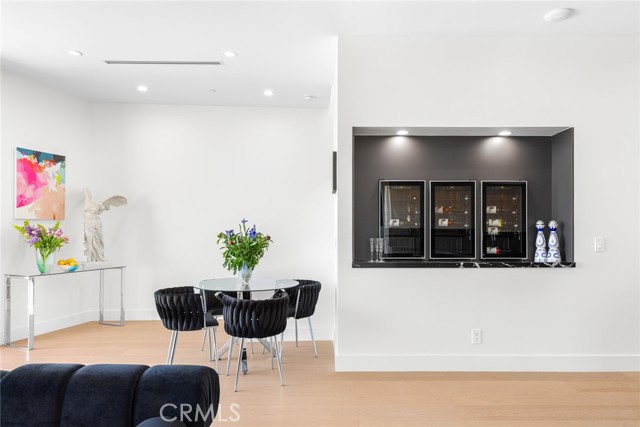 Detail Gallery Image 13 of 58 For 5134 Medina Rd, Woodland Hills,  CA 91364 - 5 Beds | 5/1 Baths