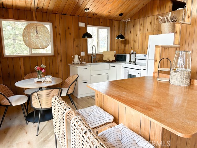 Detail Gallery Image 6 of 31 For 2484 Pine Dr, Running Springs,  CA 92382 - 2 Beds | 1 Baths