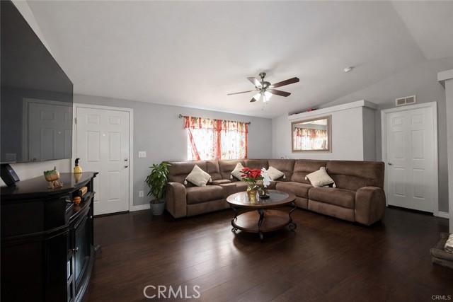 Detail Gallery Image 7 of 20 For 1931 E Meats Ave #148,  Orange,  CA 92865 - 3 Beds | 2 Baths