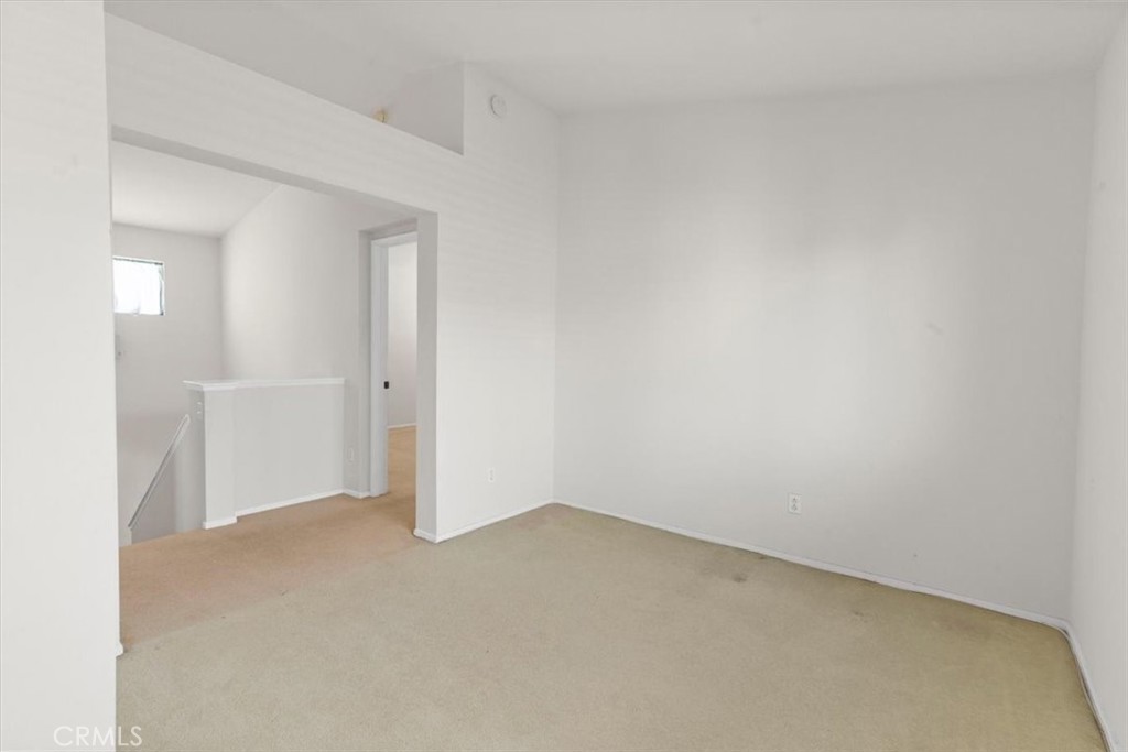 https://media.crmls.org/medias/fa511583-a9f0-41aa-bc1d-de4e94ec25e1.jpg?preset=X-Large