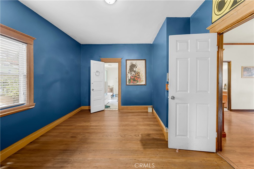 https://media.crmls.org/medias/fa51280d-4dcf-4fd7-95f0-bb2a55d01db3.jpg?preset=X-Large
