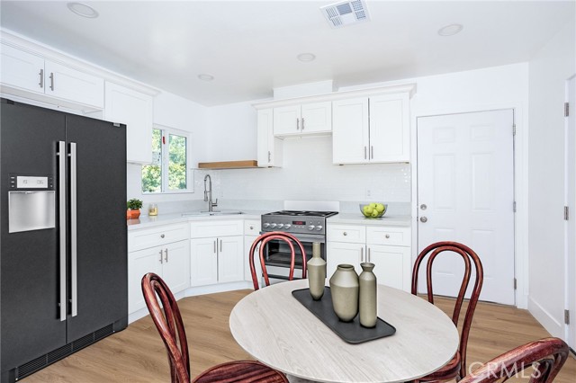 Detail Gallery Image 5 of 34 For 613 Middlefield St, Bakersfield,  CA 93309 - 3 Beds | 1 Baths