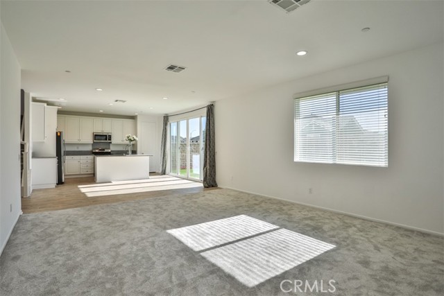 Detail Gallery Image 7 of 33 For 6614 Ardmore Ct, Palmdale,  CA 93552 - 4 Beds | 3 Baths