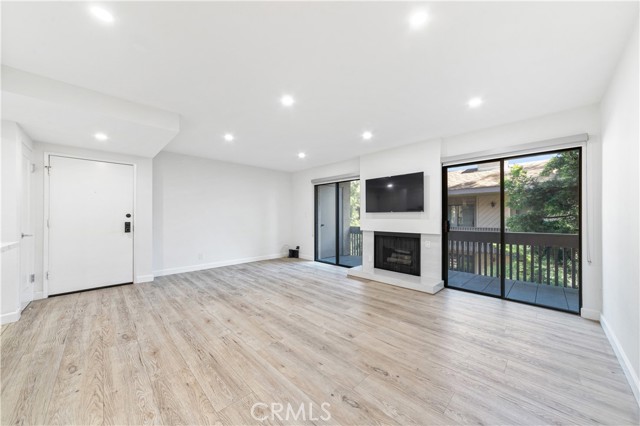 Detail Gallery Image 5 of 38 For 15215 Magnolia Bld, Sherman Oaks,  CA 91403 - 2 Beds | 2 Baths