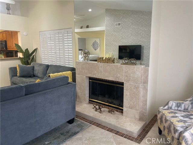 Detail Gallery Image 8 of 21 For 344 Vista Royale Dr, Palm Desert,  CA 92211 - 3 Beds | 2/1 Baths