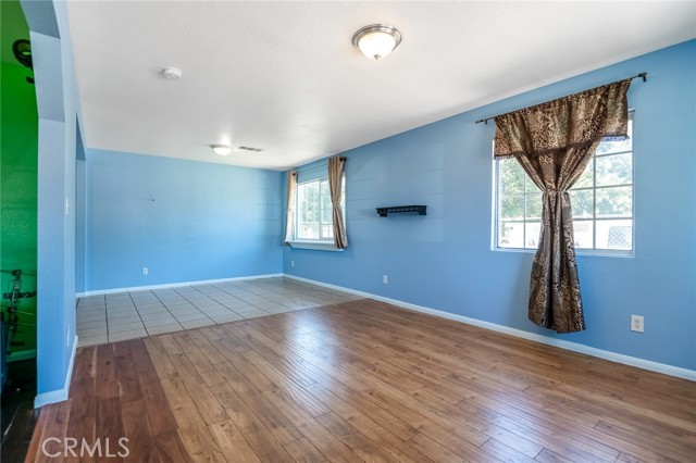 361 N B Street, Tulare CA: https://media.crmls.org/medias/fa5465b6-d94c-49af-a44b-41e7bb98a2e1.jpg