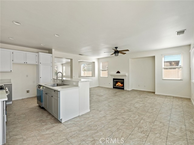 Detail Gallery Image 8 of 19 For 15850 Desert Rock St, Adelanto,  CA 92301 - 3 Beds | 2 Baths