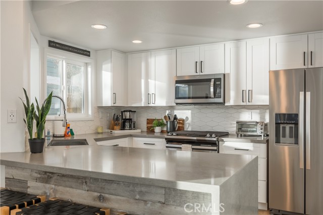 Detail Gallery Image 10 of 35 For 38994 Willow Landing, Big Bear Lake,  CA 92315 - 4 Beds | 3 Baths