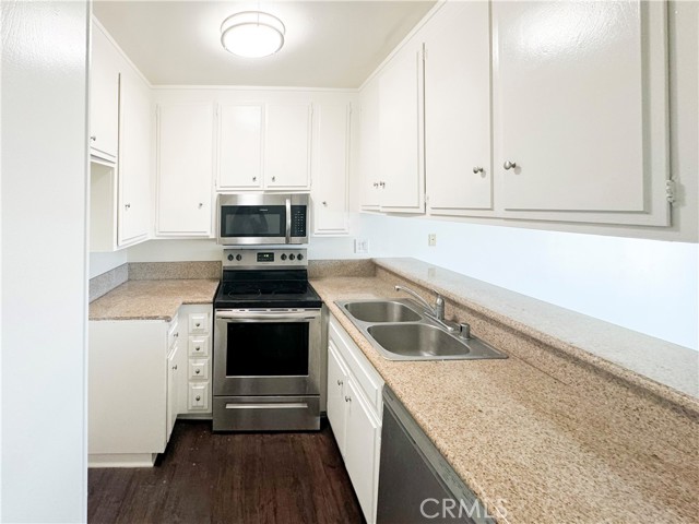 Detail Gallery Image 10 of 19 For 3649 Emerald St #211,  Torrance,  CA 90503 - 1 Beds | 1 Baths