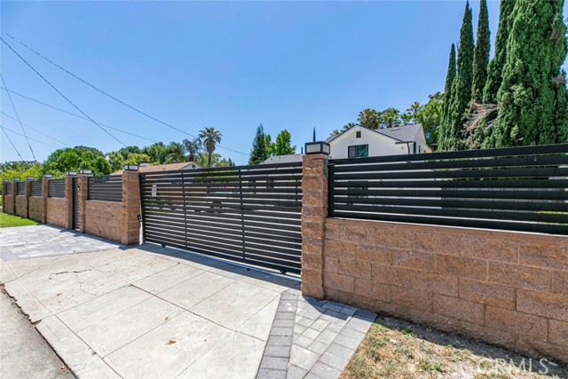 17800 Raymer Street, Sherwood Forest CA: https://media.crmls.org/medias/fa5838e4-1e07-45d4-959b-c38b932438f3.jpg