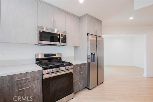 Detail Gallery Image 9 of 24 For 1346 N Stanley Ave #1,  Los Angeles,  CA 90046 - 4 Beds | 4/1 Baths