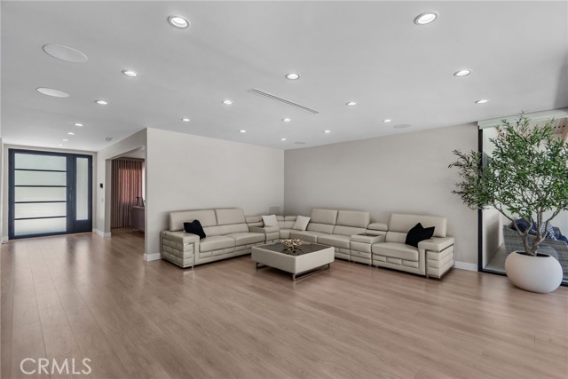16810 Adlon Road, Encino CA: https://media.crmls.org/medias/fa590d6a-41d7-4922-857c-d32e25642f97.jpg