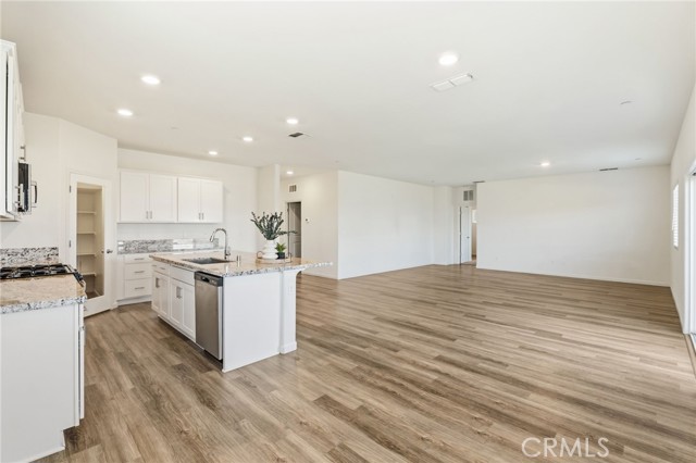 Detail Gallery Image 19 of 51 For 3503 Running Brook, Madera,  CA 93637 - 5 Beds | 2/1 Baths