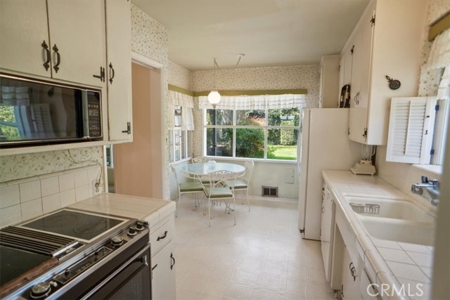 Detail Gallery Image 8 of 25 For 1083 E Fairmount, Burbank,  CA 91501 - 3 Beds | 1/1 Baths