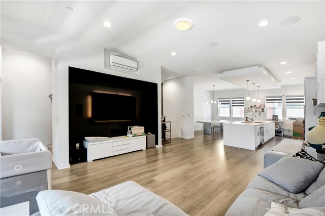 Detail Gallery Image 9 of 22 For 441 Village Way, Brea,  CA 92821 - 3 Beds | 3/1 Baths