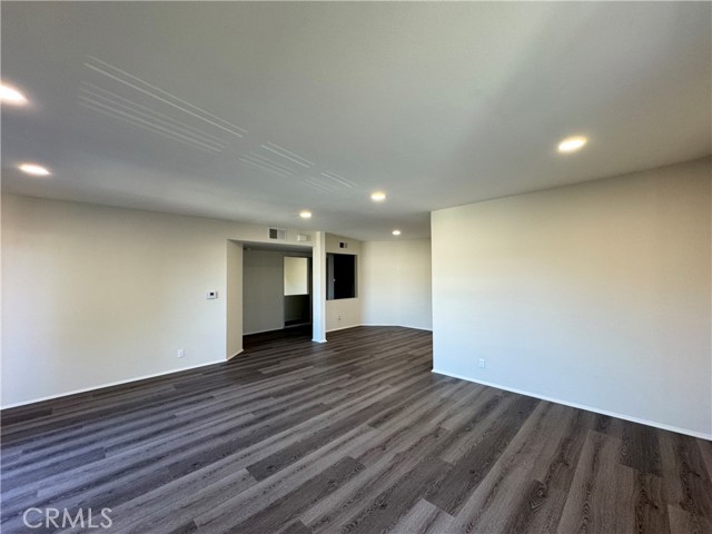 Detail Gallery Image 10 of 27 For 4717 Ben Ave #210,  Valley Village,  CA 91607 - 2 Beds | 2 Baths