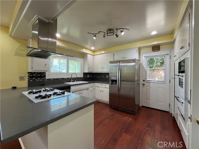 19241 Nashville Street, Northridge CA: https://media.crmls.org/medias/fa5b3b08-7147-4afd-99c7-ec34f479210e.jpg