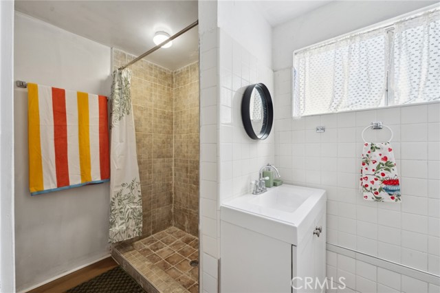 Detail Gallery Image 14 of 42 For 318 E 11th St, Pomona,  CA 91766 - 5 Beds | 2/1 Baths