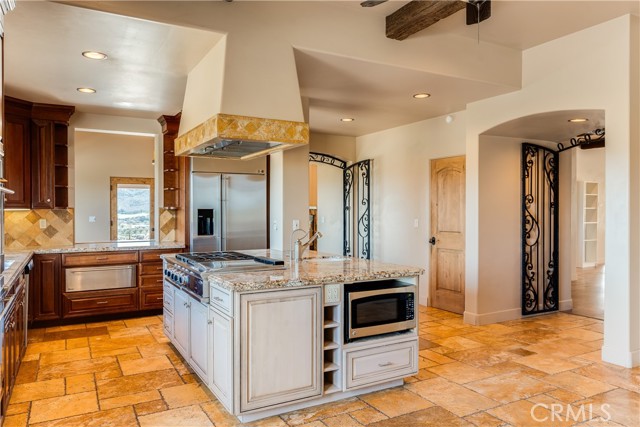 Detail Gallery Image 12 of 75 For 3230 Nacimiento Lake Dr, Paso Robles,  CA 93446 - 7 Beds | 3/1 Baths