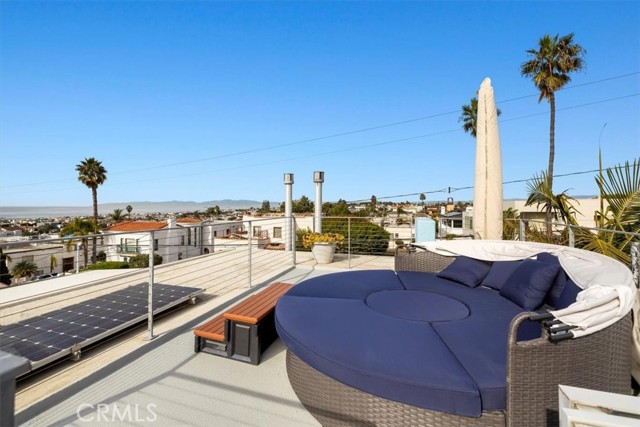 Daybed on roof