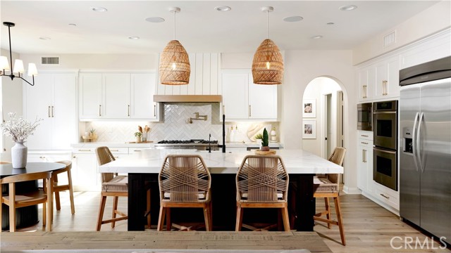 19 Basilica Place, Ladera Ranch CA: https://media.crmls.org/medias/fa5c08c8-ed9f-47de-8c33-3f125a437da0.jpg