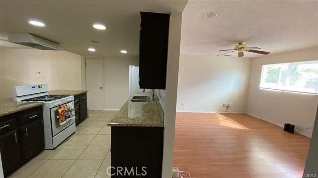 Detail Gallery Image 7 of 13 For 532 Fern Pl, Hemet,  CA 92543 - 3 Beds | 2 Baths