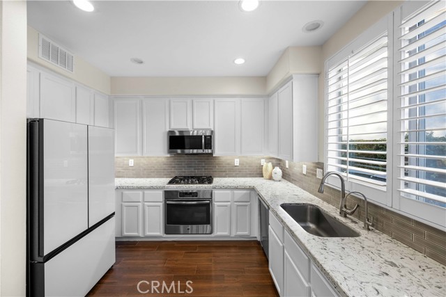 Detail Gallery Image 7 of 25 For 27503 Wellsley Way, Valencia,  CA 91354 - 4 Beds | 3 Baths