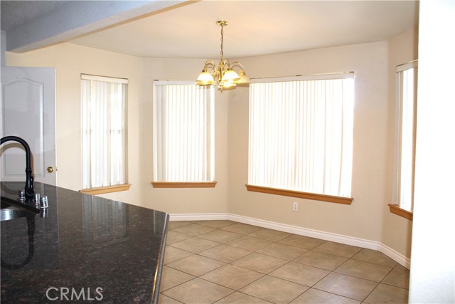Detail Gallery Image 8 of 40 For 16263 Chiwi Rd, Apple Valley,  CA 92307 - 4 Beds | 3 Baths