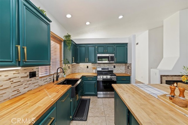 Detail Gallery Image 10 of 36 For 22686 Hannah Ct, Corona,  CA 92883 - 3 Beds | 2 Baths