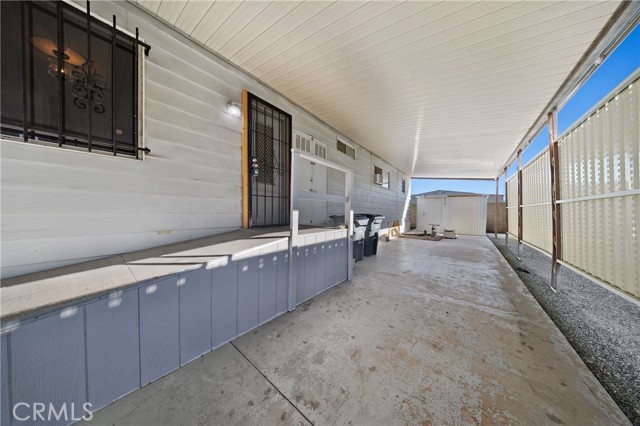1895 W Devonshire Avenue, Hemet CA: https://media.crmls.org/medias/fa5f6cf1-8da1-4297-8107-c4abbea6f1b4.jpg