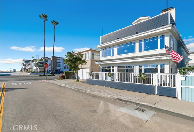 Detail Gallery Image 1 of 30 For 203 8th St, Newport Beach,  CA 92661 - – Beds | – Baths