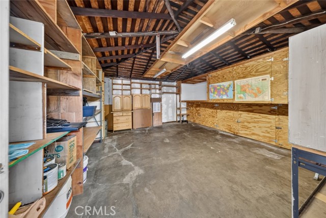 11407 Delano photo 36