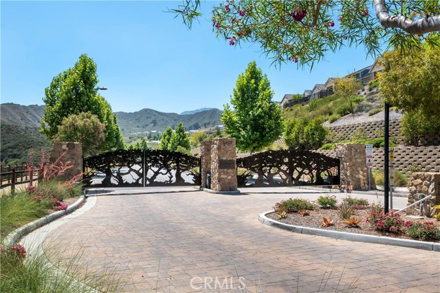 Detail Gallery Image 35 of 44 For 25117 Bergamot Ct, Canyon Country,  CA 91387 - 2 Beds | 2 Baths