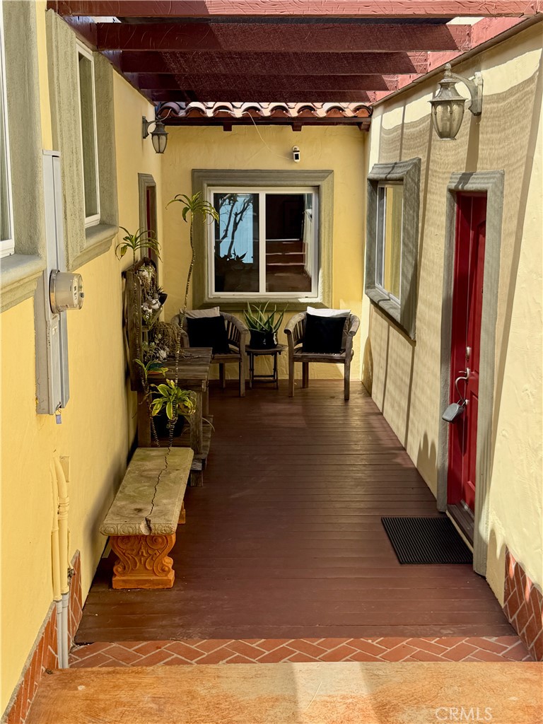 https://media.crmls.org/medias/fa615e76-b0b2-42c4-9dc5-232ac60a7ce2.jpg?preset=X-Large