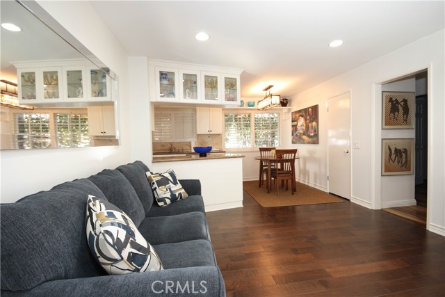 Detail Gallery Image 8 of 57 For 10211 Cliff Dr, Huntington Beach,  CA 92646 - 4 Beds | 3 Baths