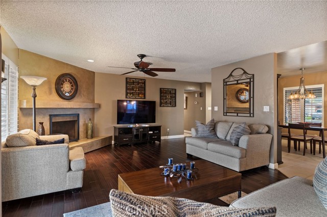 Detail Gallery Image 7 of 47 For 6001 Meadow Glen, Bakersfield,  CA 93306 - 3 Beds | 2 Baths