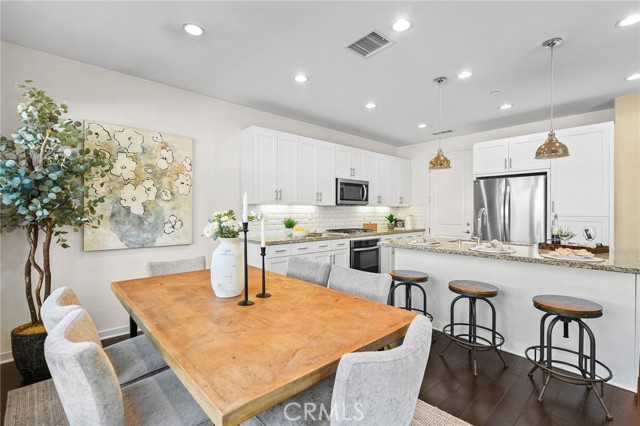 15 Clover, Lake Forest CA: https://media.crmls.org/medias/fa6300ff-c6bf-4fcf-b2b5-d015231c8f13.jpg