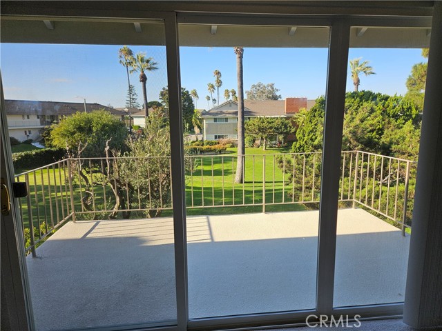 Detail Gallery Image 3 of 24 For 22952 Nadine Cir #B,  Torrance,  CA 90505 - 2 Beds | 2 Baths