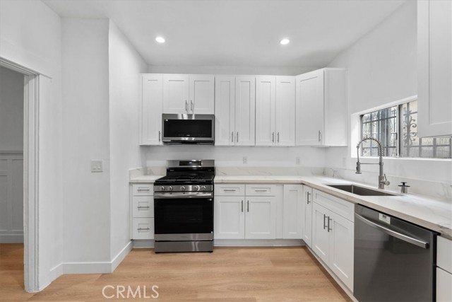 Detail Gallery Image 5 of 9 For 608 N Bonnie Brae, Los Angeles,  CA 90026 - 4 Beds | 2 Baths