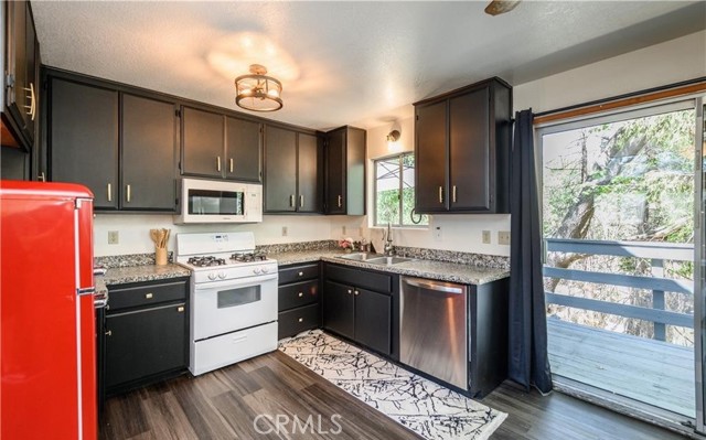 29148 Lyon Drive, Cedar Glen CA: https://media.crmls.org/medias/fa63aae4-73ed-4a2a-836d-569f13c00728.jpg